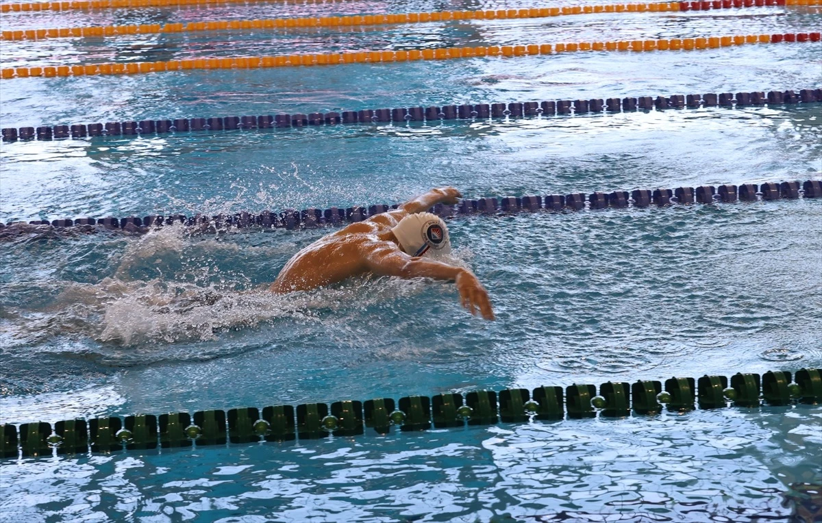 Yüzmede Uluslararası 5. Edirne Kupası\'nda Türkiye rekoru kırıldı