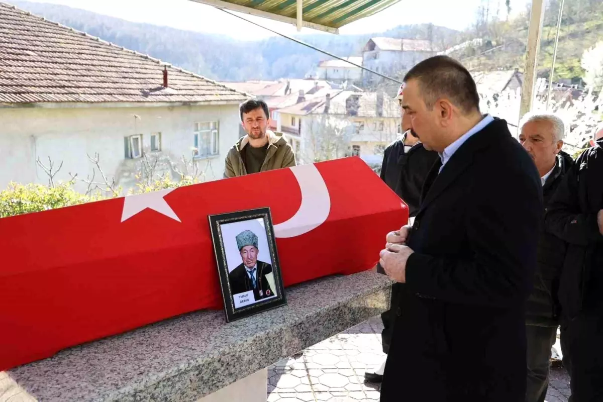 Zonguldak\'ın Devrek ilçesinde Kıbrıs gazisi Yusuf Derin toprağa verildi