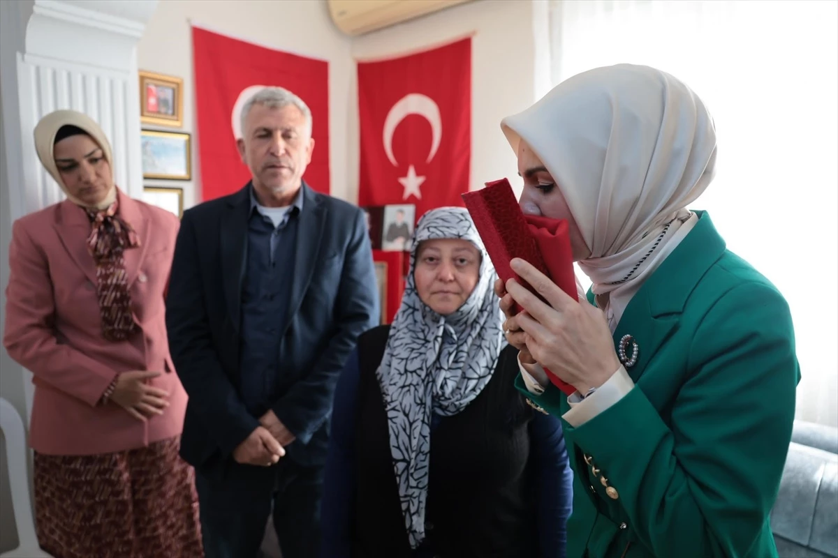 Aile ve Sosyal Hizmetler Bakanı Göktaş, şehit Teğmen Günay\'ın ailesine taziye ziyaretinde bulundu