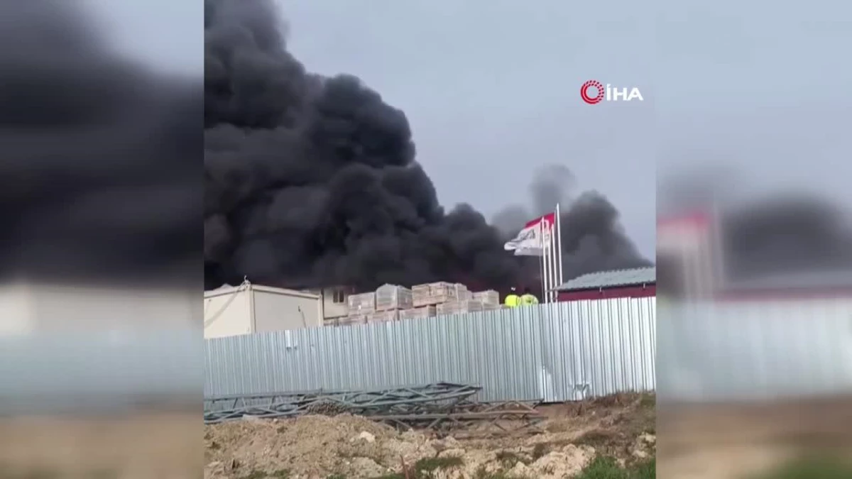 Arnavutköy\'de inşaatta işçilerin kaldığı konteyner alev alev yandı