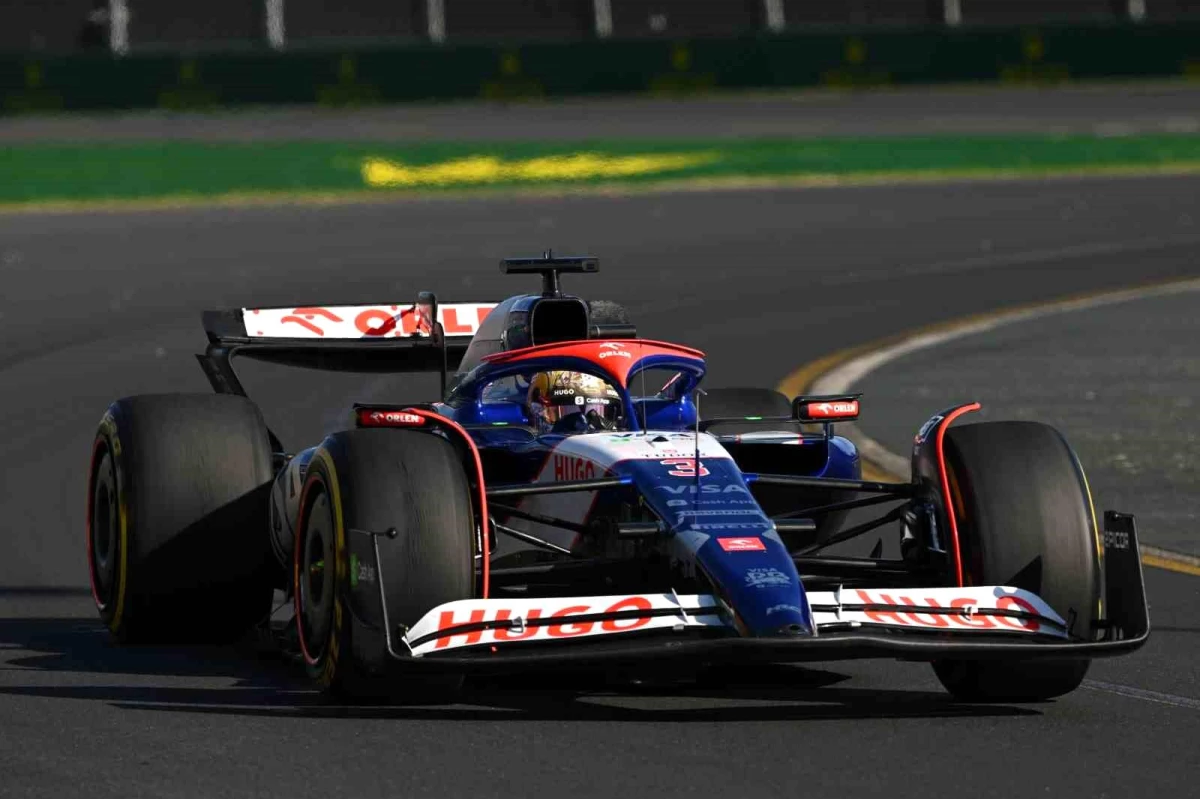Formula 1\'de Avustralya Grand Prix\'sini Carlos Sainz kazandı