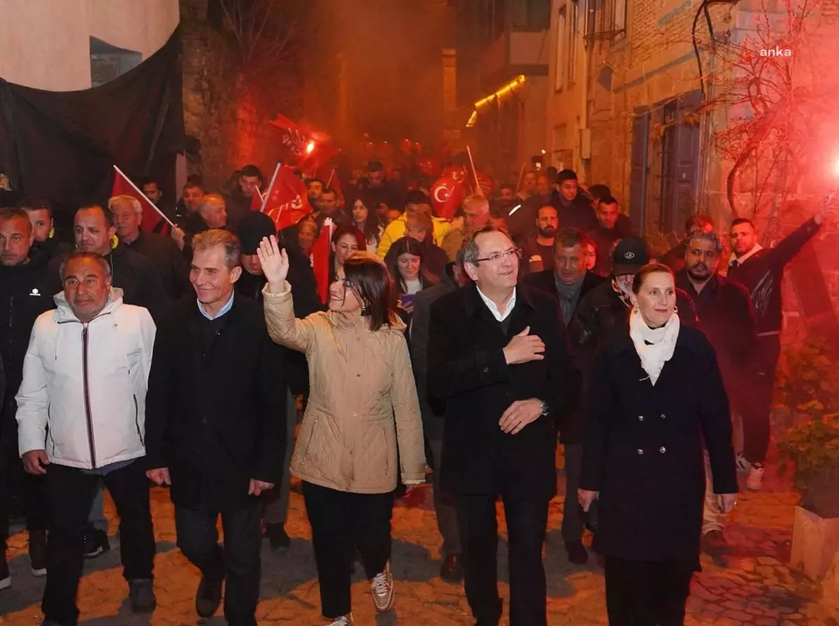 Ayvalık Belediye Başkanı Mesut Ergin, Sakarya Mahallesi\'nde vatandaşlarla buluştu