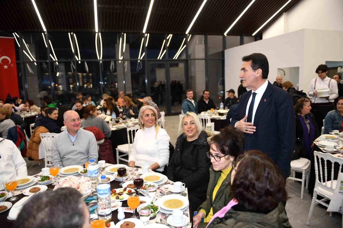 Osmangazi Belediye Başkanı Mustafa Dündar, Balkan Göçmenleri Kültür ve Dayanışma Derneği ile İftar Yemeğinde Buluştu