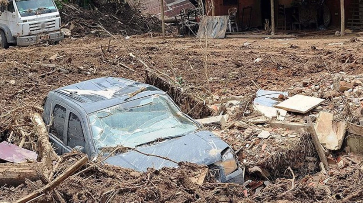 Brezilya\'da şiddetli yağış toprak kaymasına neden oldu: 12 ölü