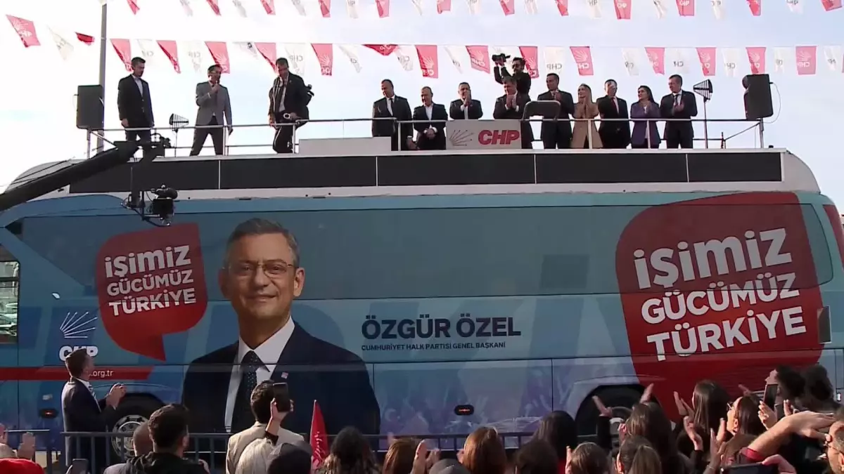 Özgür Özel, İzmir Çiğli\'de Halk Buluşmasında Konuştu