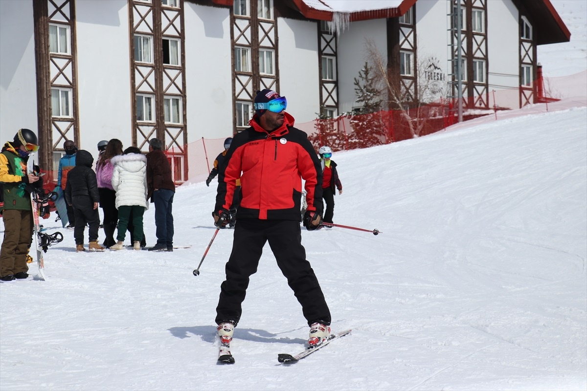 Erzurum\'da Vatandaşlar Güneşli Havayı Değerlendiriyor