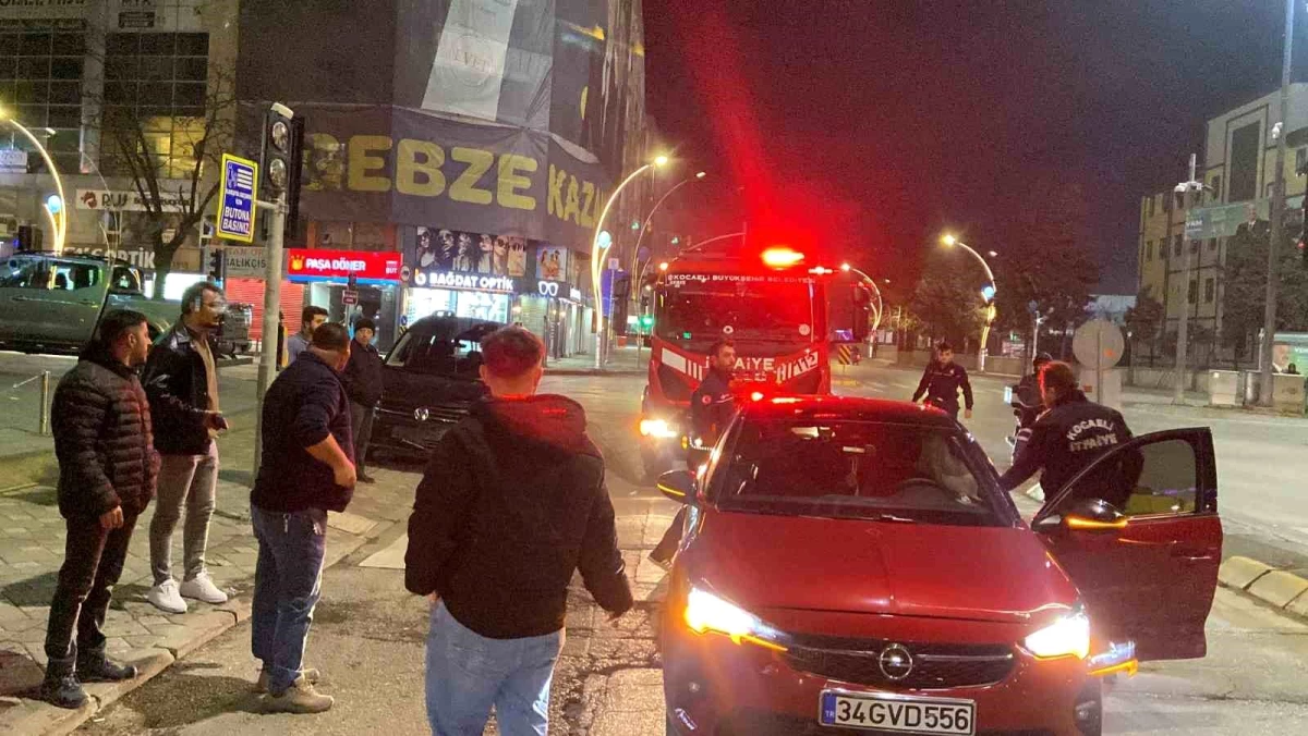 Gebze\'de hafif ticari araç otomobile çarptı, 1 kişi yaralandı
