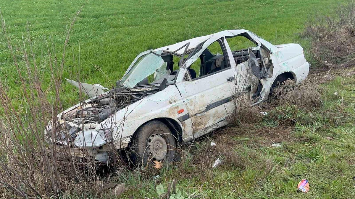 Elazığ\'da Otomobil Tarlaya Uçtu