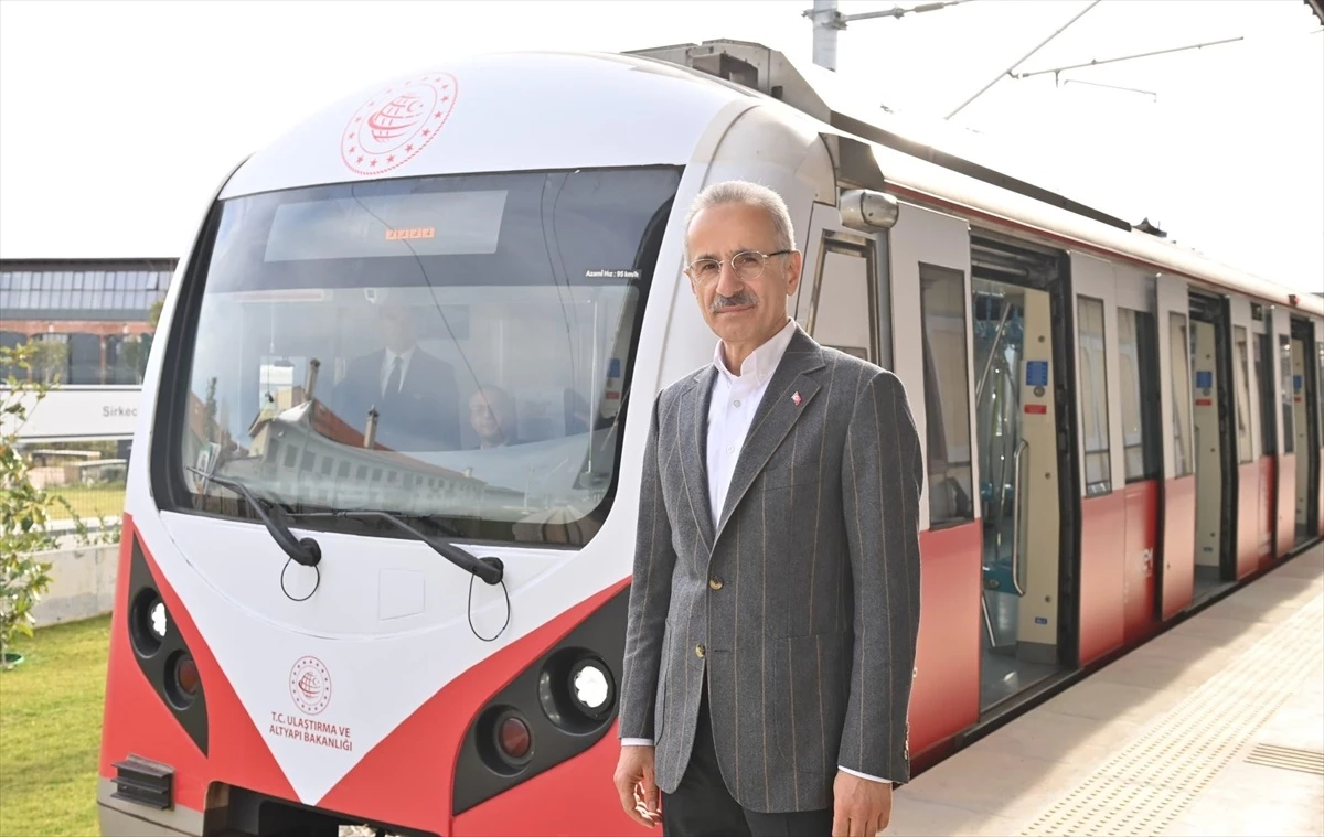 Ulaştırma Bakanı: İstanbul\'da 4 yeni raylı sistem hattı hizmete açıldı