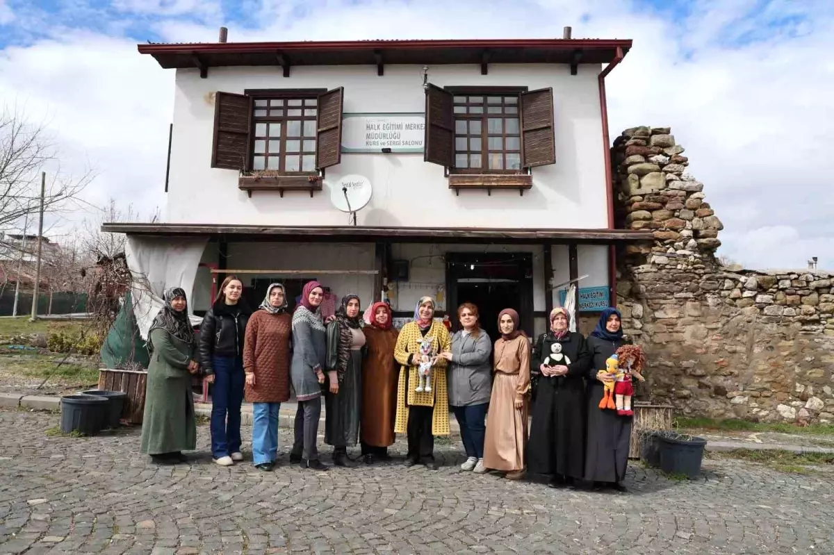 Elazığ\'da Kadınlar, Ürettikleriyle Aile Ekonomisine Katkı Sağlıyor