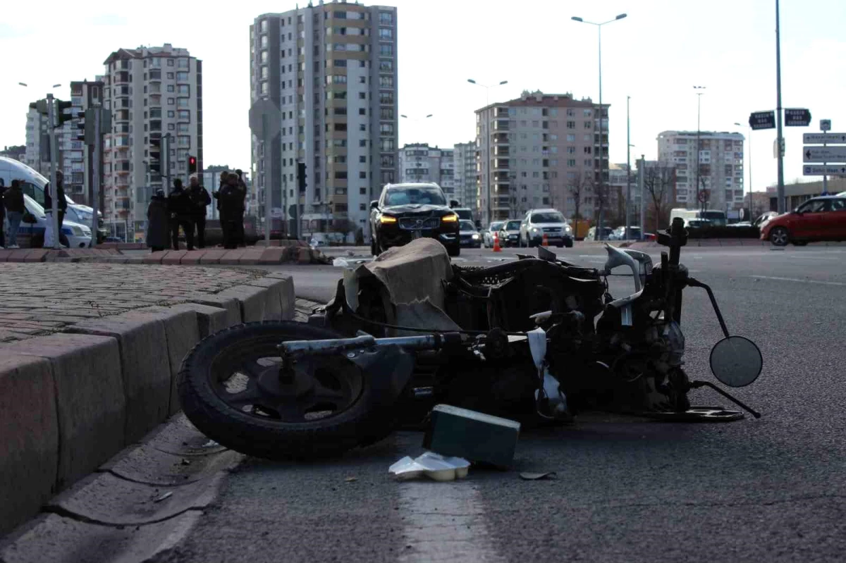 Kayserispor Başkanı Ali Çamlı\'nın kullandığı cip ile mobiletin çarpıştığı kazada mobilet sürücüsü ağır yaralandı