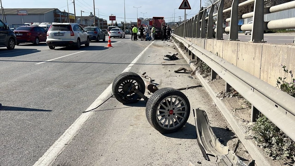 Gebze\'de 3 araç karıştığı kazada 1 kişi hayatını kaybetti