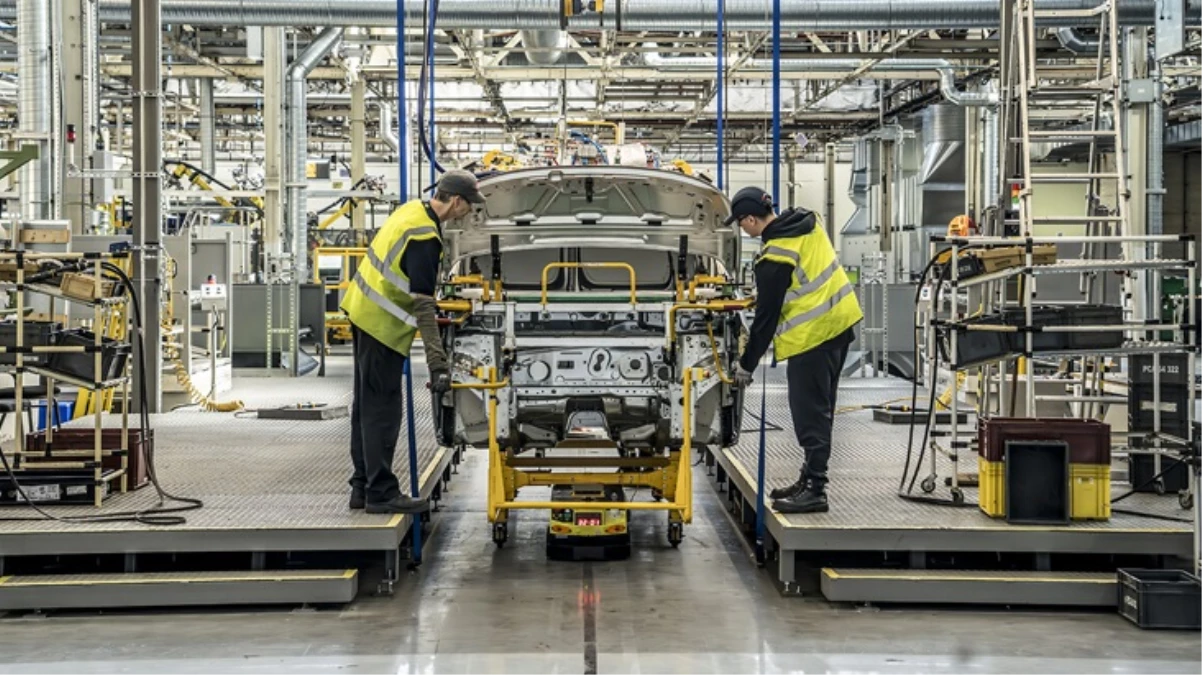 Hollanda merkezli otomotiv şirketi Stellantis, maliyetleri optimize etmek için işten çıkarmalar yapacak