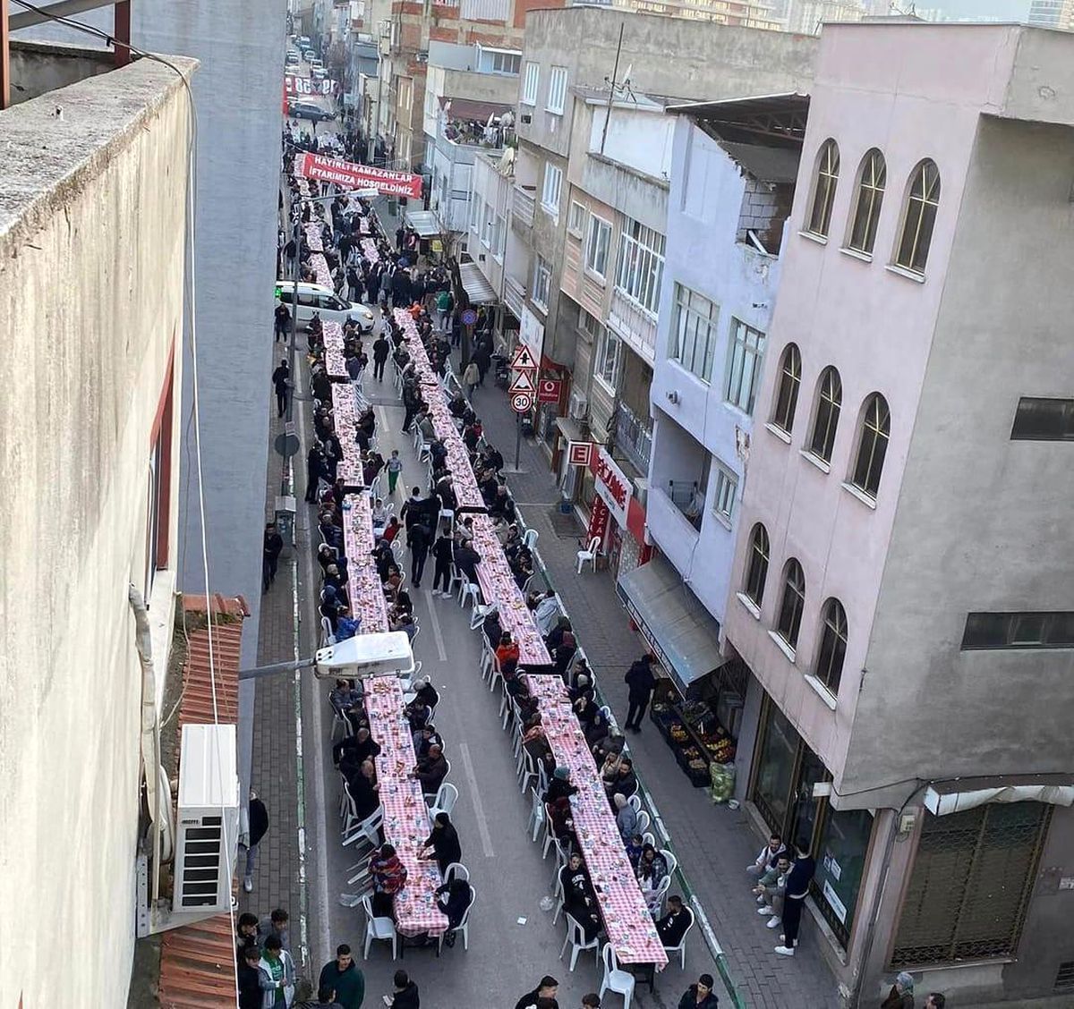 Bursa\'da Gençler Bin Kişilik İftar Verdi