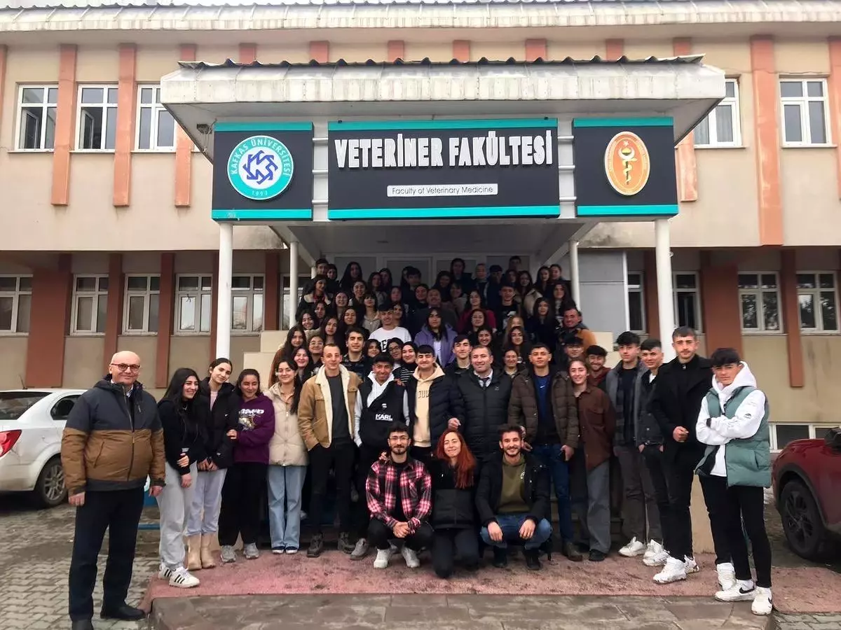 Çıldır Anadolu Lisesi ve Çıldır İmam Hatip Lisesi Öğrencilerine Kars Gezisi Düzenlendi