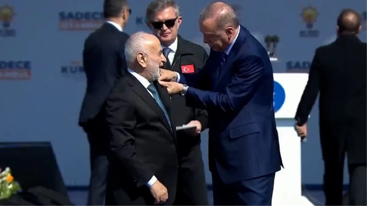Rozetini bizzat Erdoğan taktı! Yeniden Refah\'tan istifa eden Suat Pamukçu, AK Parti\'ye geçti