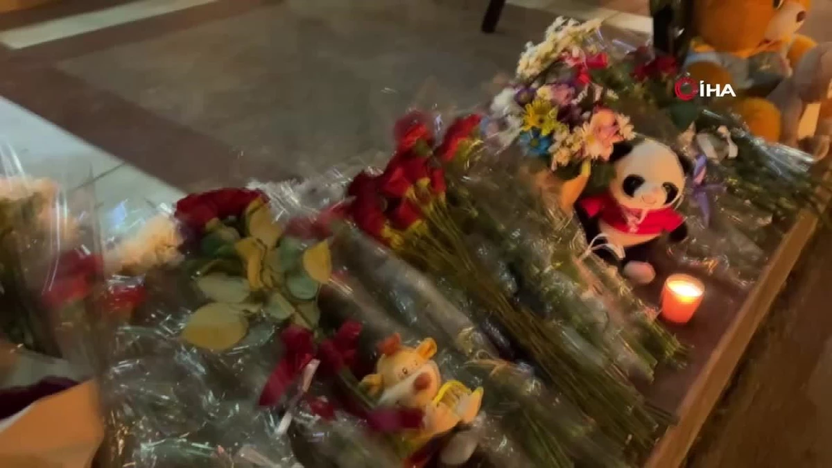 Rusya\'daki konser saldırısında ölenler çiçeklerle anılıyor