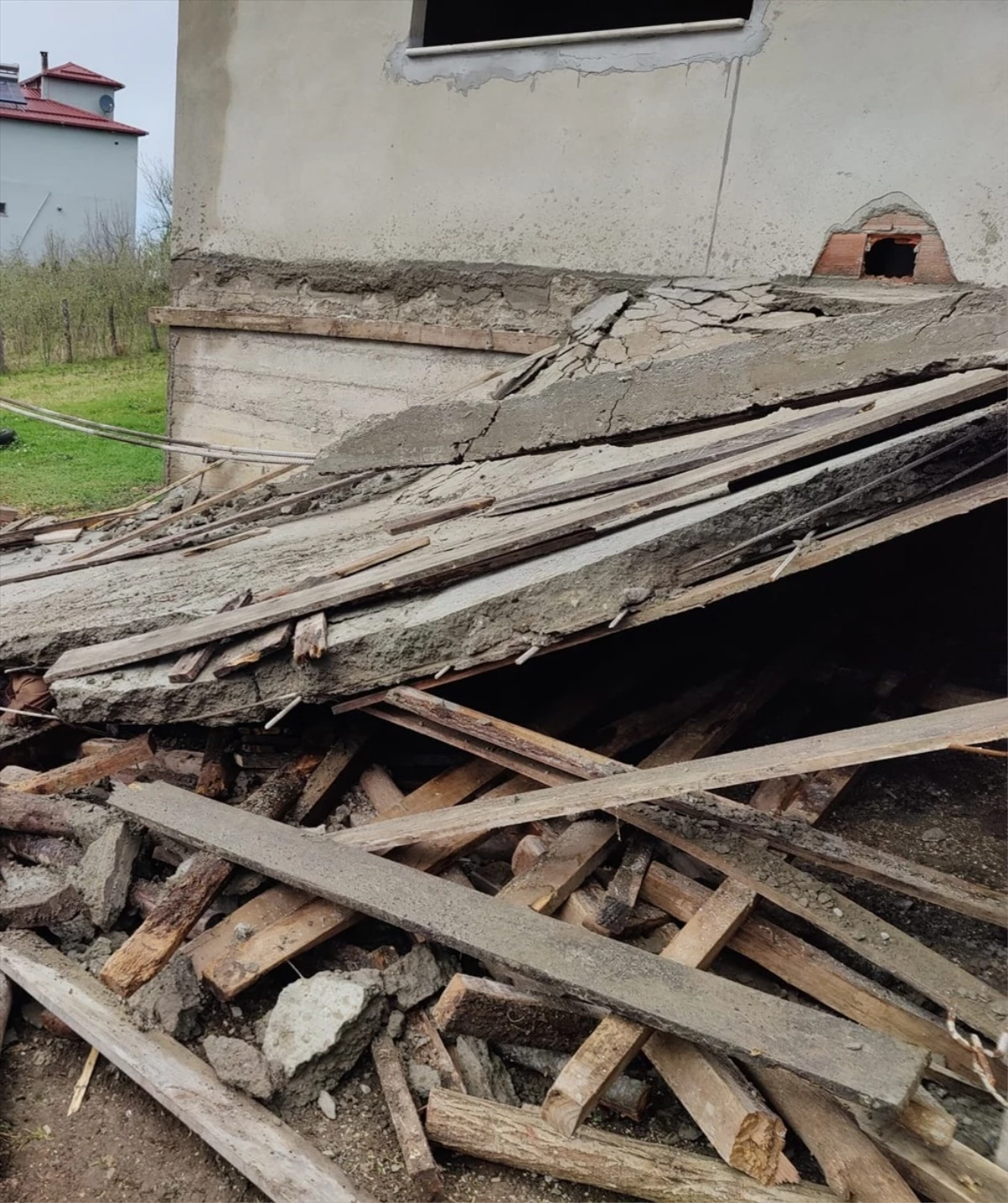 Samsun Terme\'de Balkon İnşaatının Çökmesi Sonucu 1 Kişi Hayatını Kaybetti