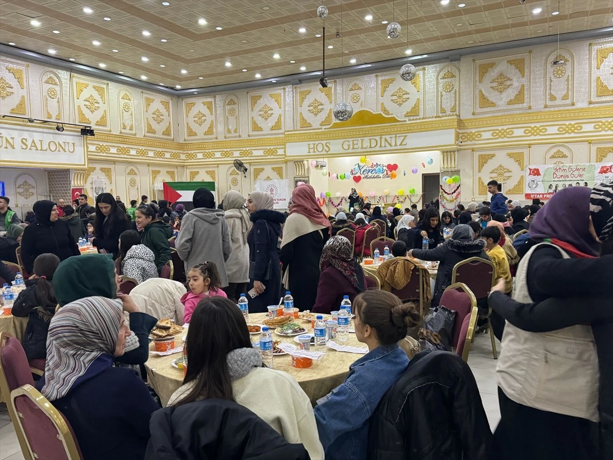 Siirt\'te Dünya Yetimler Günü etkinlikleri kapsamında iftar programı düzenlendi