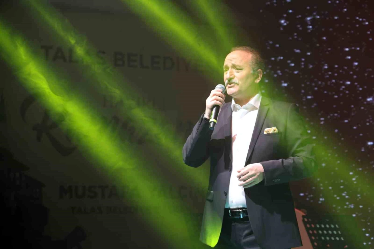 Mehmet Kemiksiz, Osmanlı Kültür Sokağı\'nda Ramazan etkinliğinde sahne aldı