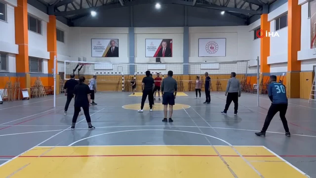 Yüksekova\'da gençlerin iftar sonrası durağı İlçe Gençlik ve Spor Müdürlüğü
