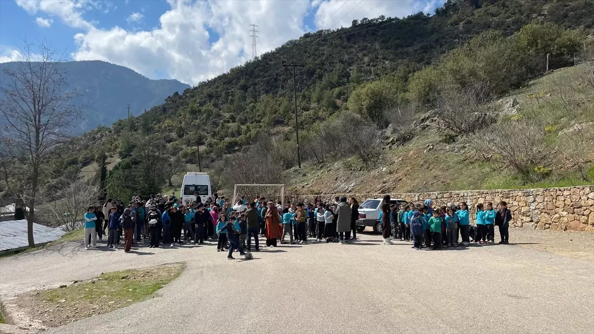 Adana\'nın Saimbeyli ilçesinde 4 büyüklüğünde deprem meydana geldi