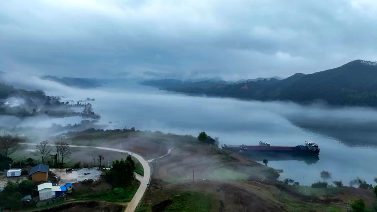 Çin\'in Guangxi Zhuang Özerk Bölgesi\'nde Baharın Gelişiyle Muhteşem Manzaralar Oluştu