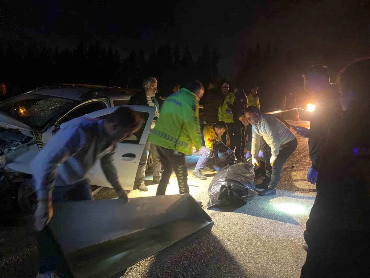 Antalya\'da trafik kazasında 3 kişi hayatını kaybetti