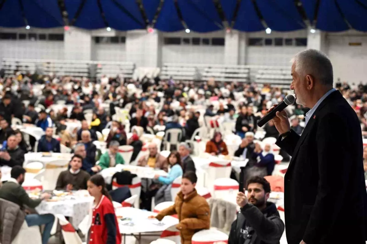 Isparta Belediye Başkanı Şükrü Başdeğirmen, mesai arkadaşlarıyla aile iftarında buluştu