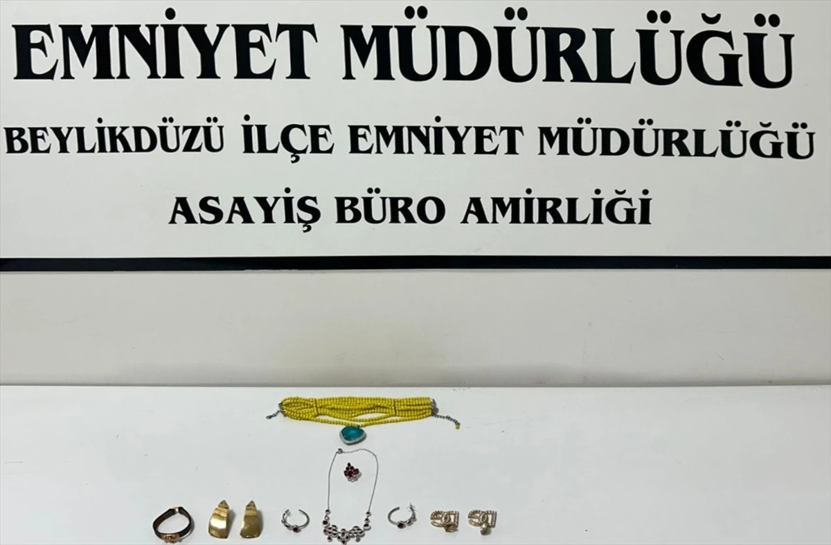 Beylikdüzü\'nde Ziynet Eşyası Çalan Şüpheli Tutuklandı