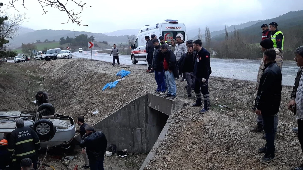 Bolu\'da Otomobil Şarampole Uçtu: 2\'si Ağır 3 Kişi Yaralandı