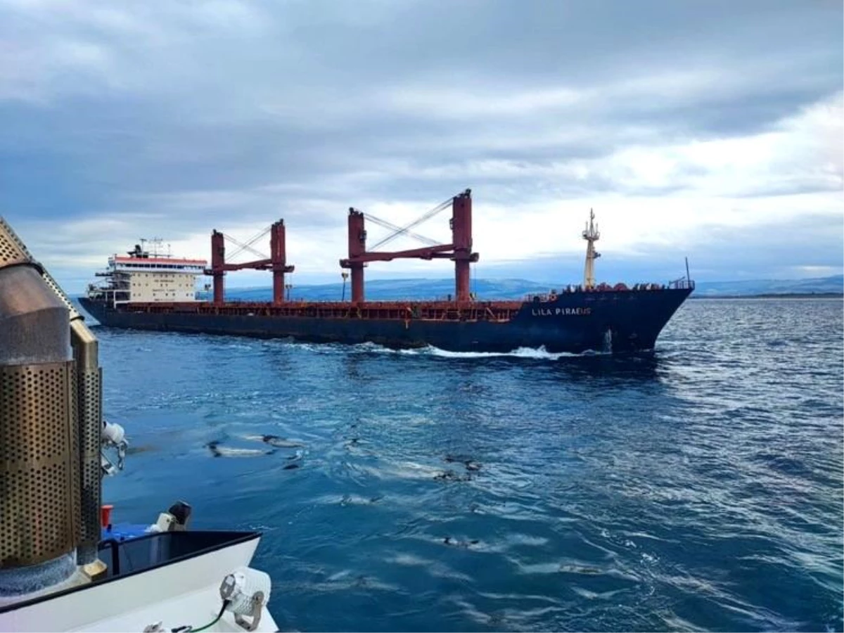 Çanakkale Boğazı\'nda Makine Arızası Yapan Gemi Karanlık Liman\'a Götürüldü