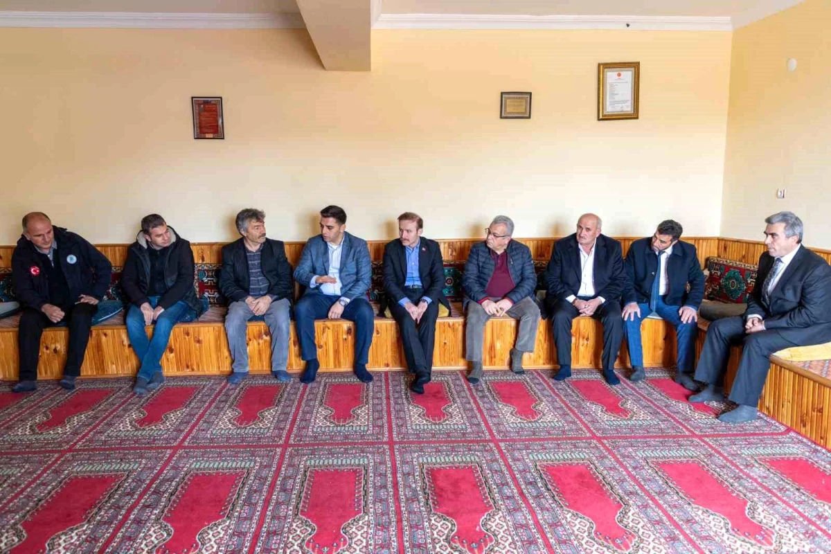 Erzincan Vali Yardımcısı ve İl Özel İdaresi Genel Sekreteri köyleri ziyaret etti