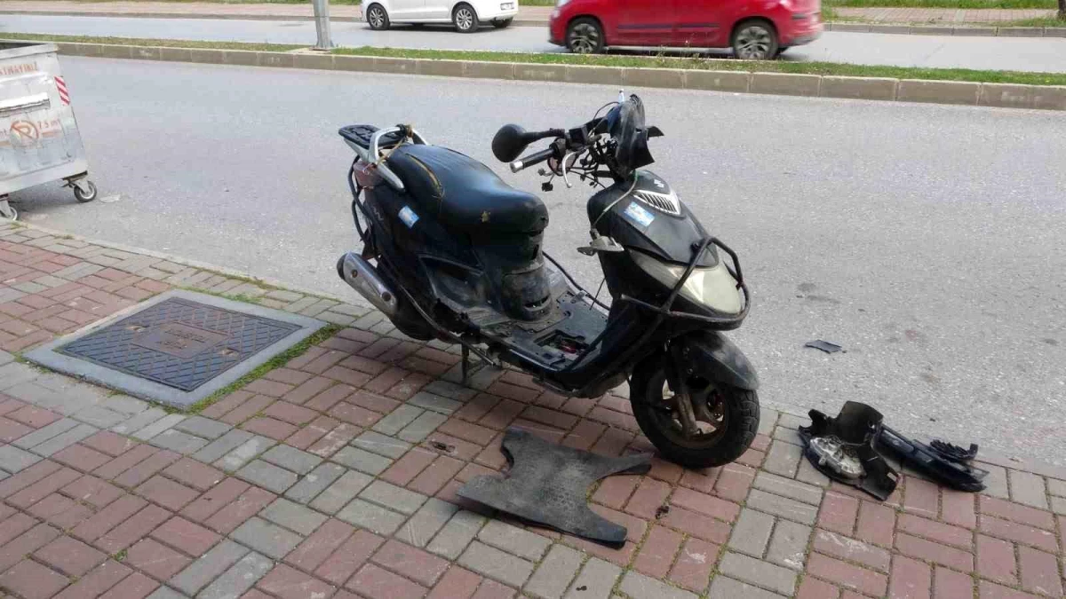 Antalya\'da motosikletin otomobile çarpması sonucu ağır yaralanan sürücü