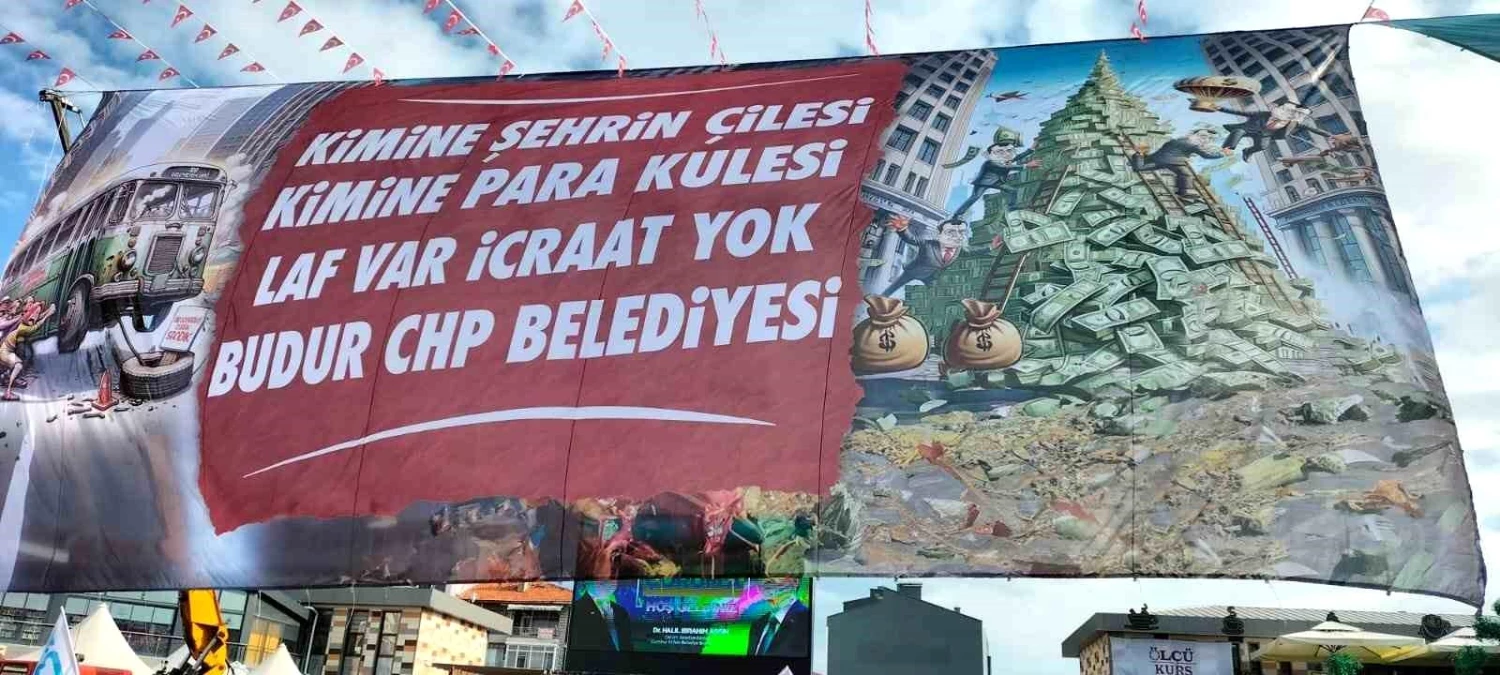 Erdoğan\'ın Çorum mitinginde CHP\'ye pankartlı gönderme