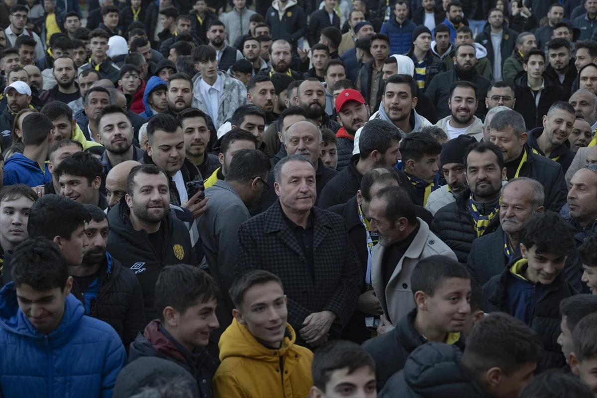 Turgut Altınok, MKE Ankaragücü taraftarıyla buluştu