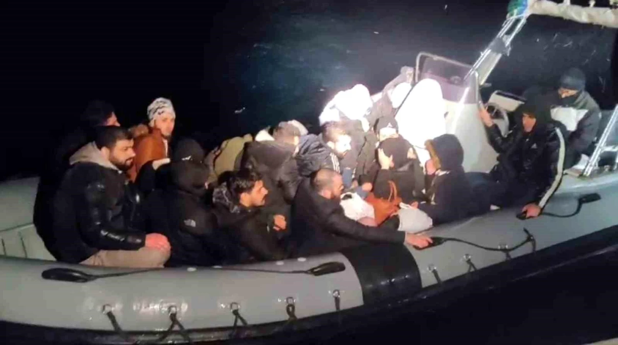 Muğla\'nın Datça ilçesi açıklarında 20 düzensiz göçmen yakalandı