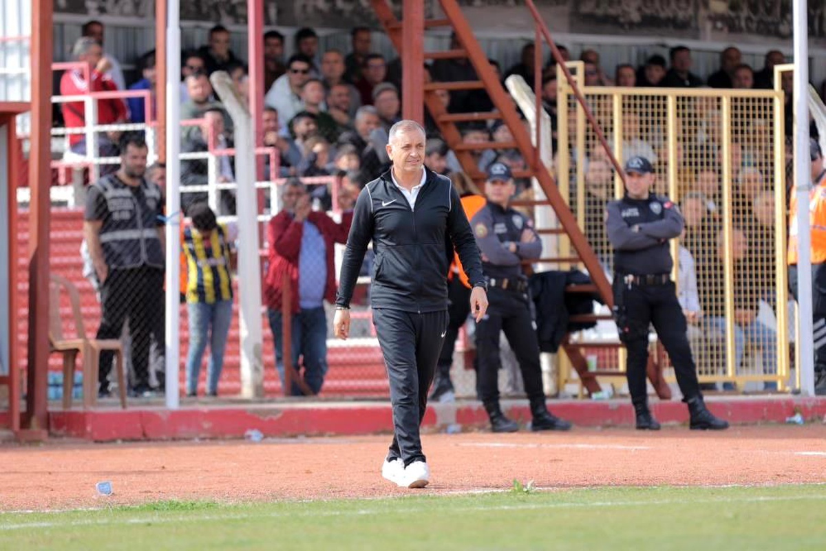 Efeler 09 SFK, Silifke\'yi 3-1 mağlup ederek mutlu