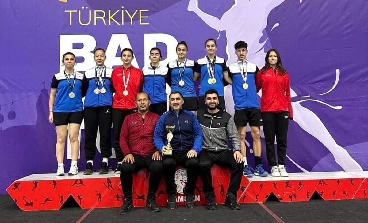 Erzincan Anadolu Lisesi Genç Kız Takımı Türkiye Şampiyonu