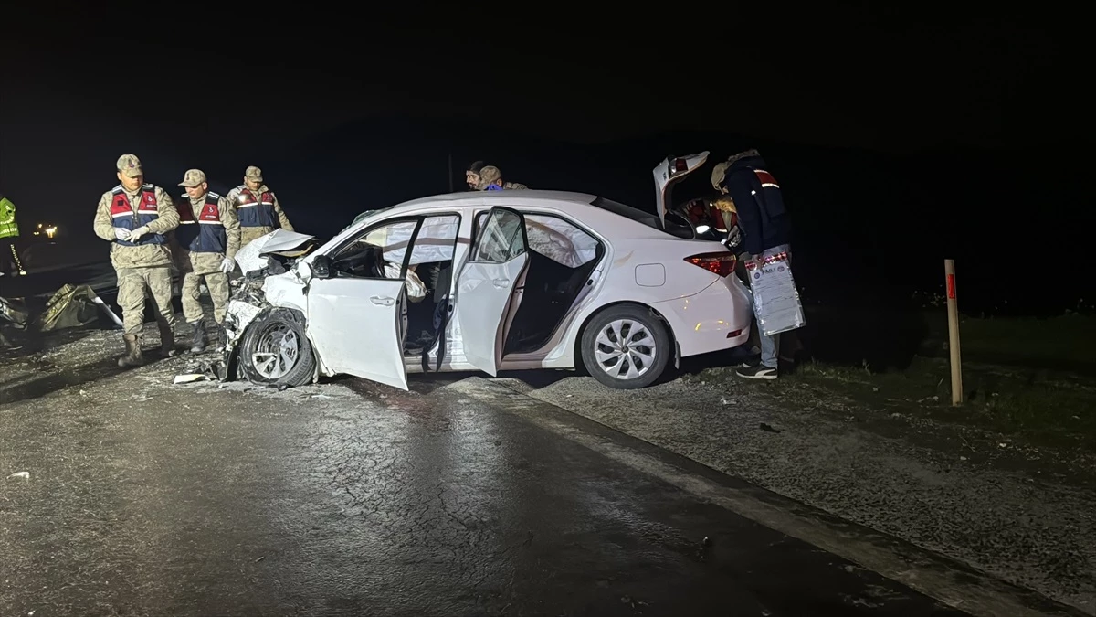 Gaziantep\'te Otomobil Kazası: 2 Ölü, 5 Yaralı