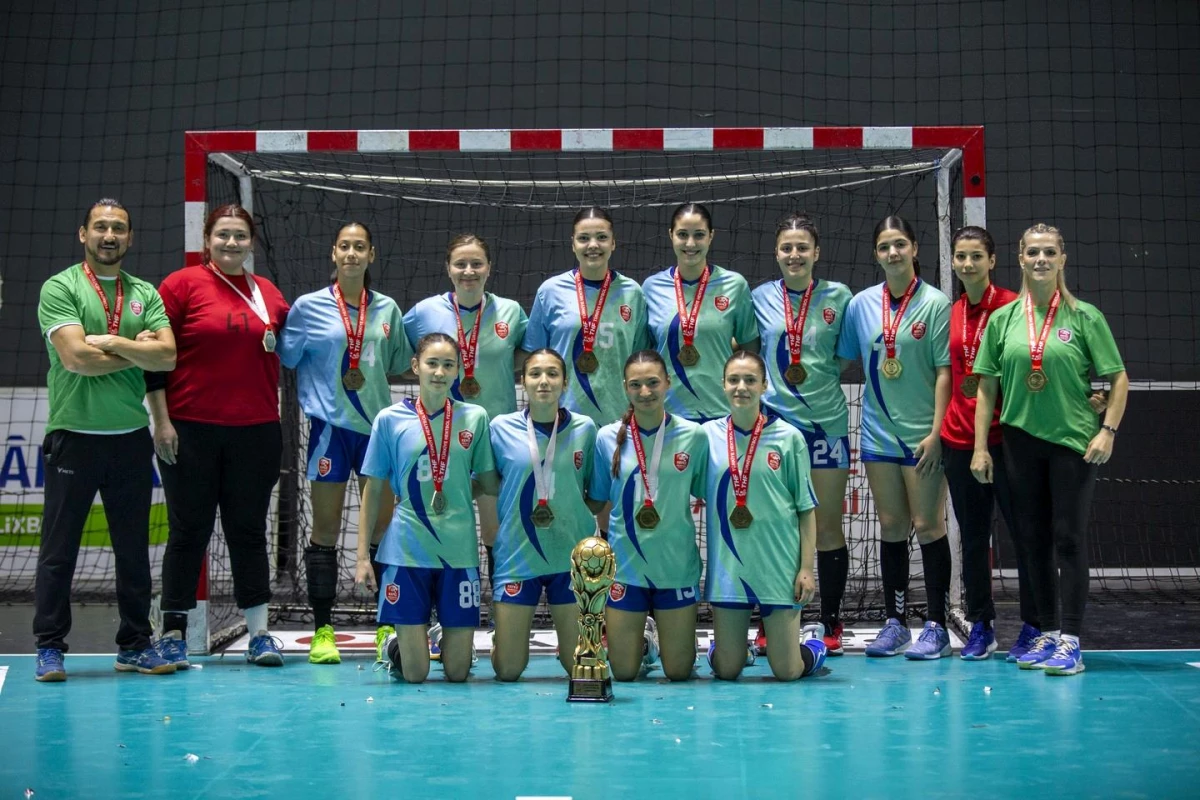 Kepez Belediyesi Kadınlar 2. Lig Şampiyonu Oldu