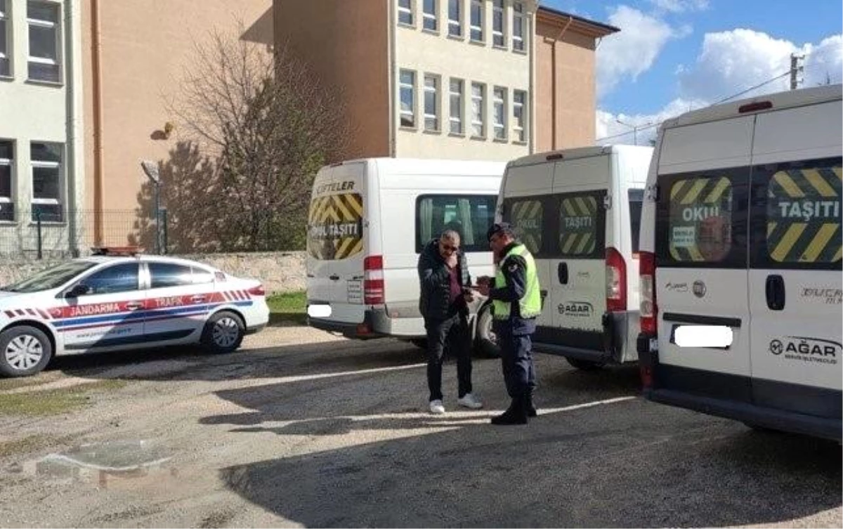 Eskişehir\'de jandarma ekipleri okul servislerini denetledi