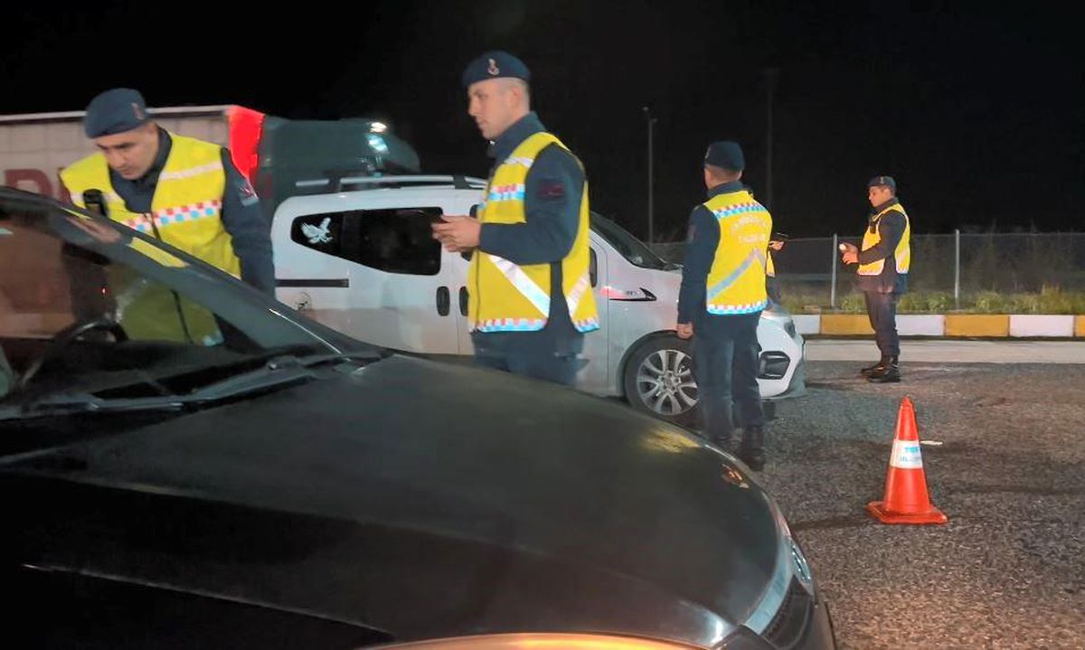 Tekirdağ\'da düzenlenen \'Zıpkın-4\' operasyonunda 17 şahıs yakalandı