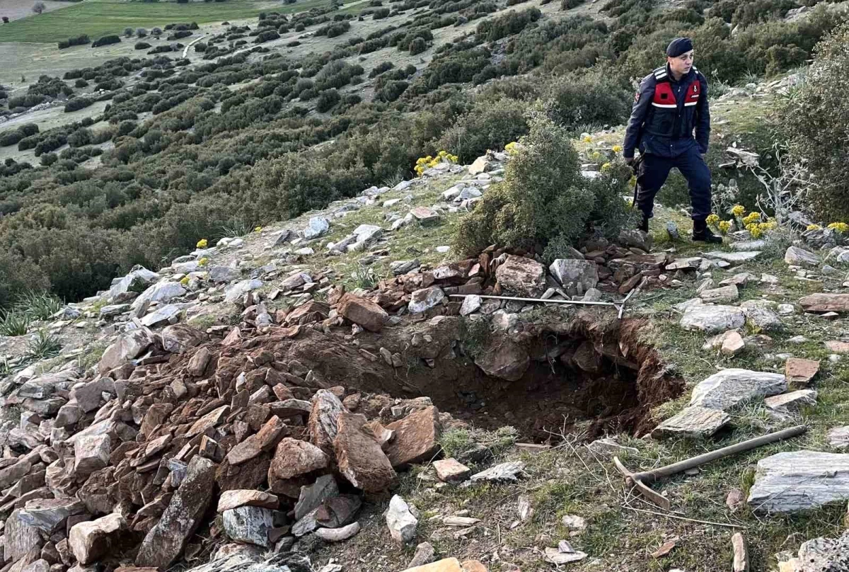 Aydın Karacasu\'da Kaçak Kazı Yapan Şüpheliler Suçüstü Yakalandı