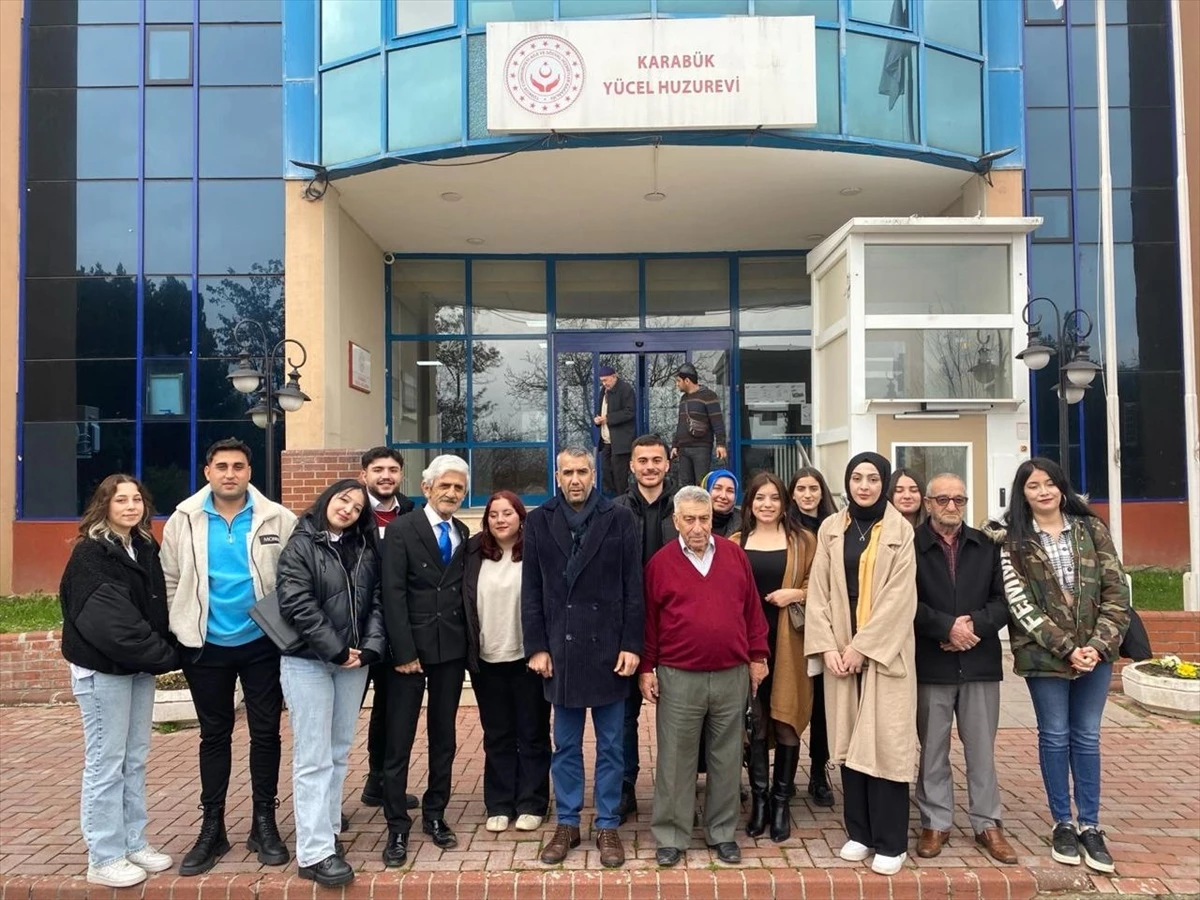 Karabük Üniversitesi Öğrencileri Yücel Huzurevi\'ni Ziyaret Etti