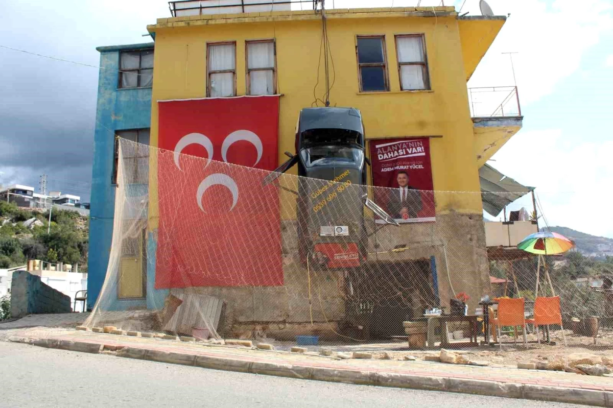 Arac�n� evin duvar�na asarak cezaland�r�yor: 2 y�l kesinlikle duracak