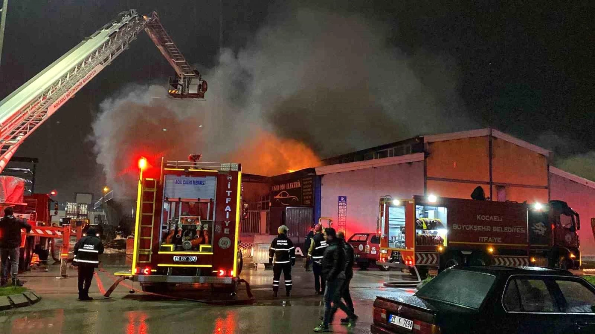 Kocaeli Başiskele\'de Sanayi Sitesinde Yangın Çıktı