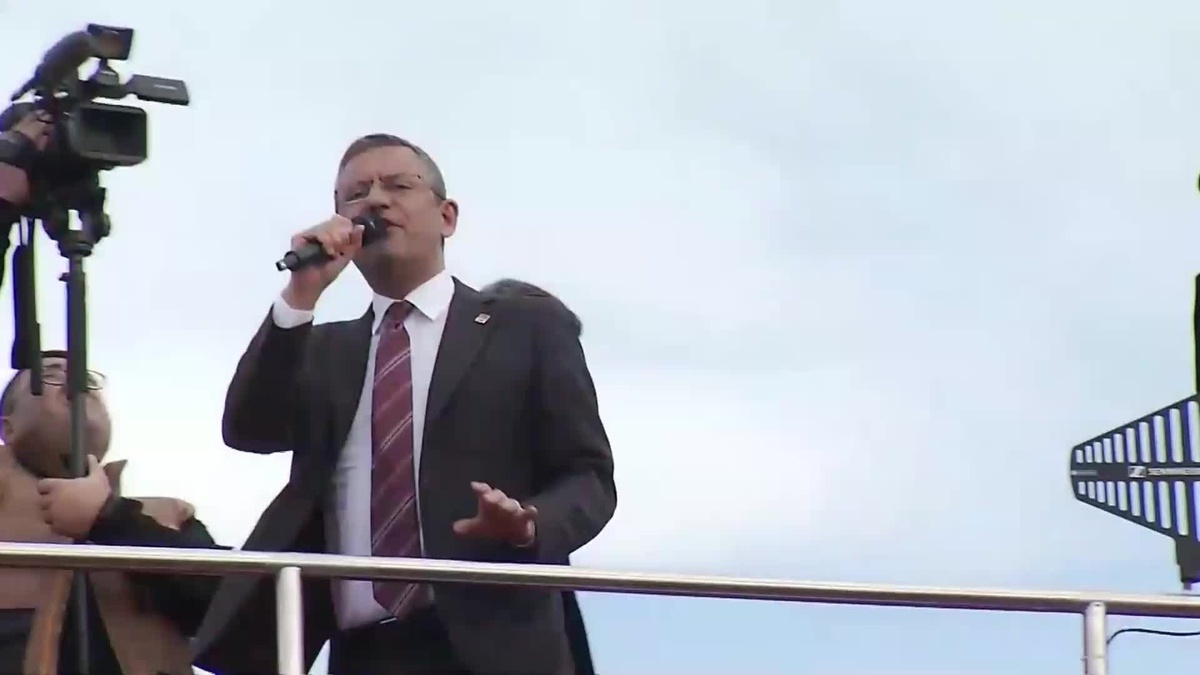 CHP Genel Başkanı Özgür Özel, Gaziantep\'te Emeklilerin Durumunu Eleştirdi