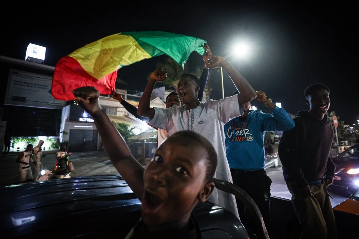 Senegal\'de muhalif liderin yerine aday olan Bassirou Diomaye Faye\'in destekçileri galibiyet kutlaması yaptı