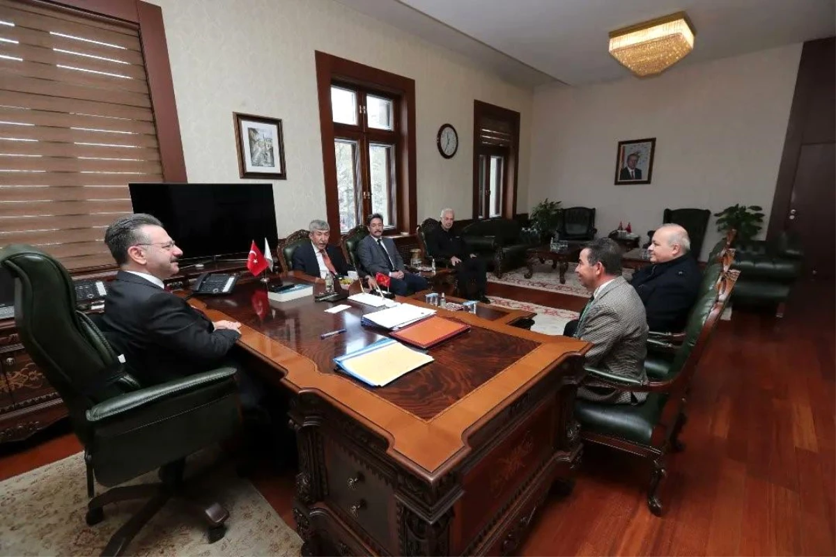 Vali Hüseyin Aksoy, Türk Ocakları Şube Başkanı ve Yönetim Kurulu Üyelerini Kabul Etti